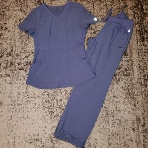 Scrub top & bottom (jacket not inluded)